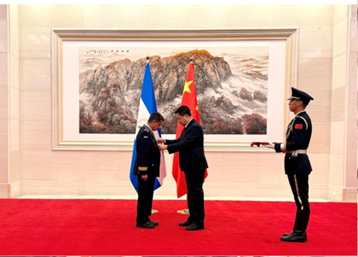 Director de Policía Nacional recibe Medalla 