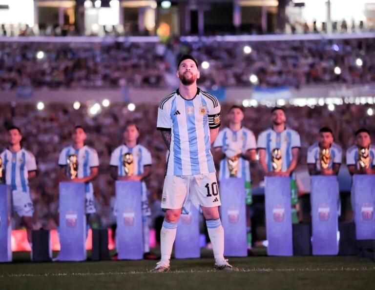 Messi anota dos goles en su último partido oficial con Argentina en casa