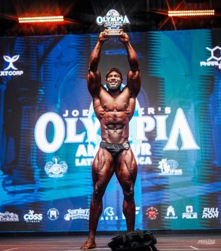 Orgullo nicaragüense: Rodni Nelson gana título internacional en fisicoculturismo en República Dominicana