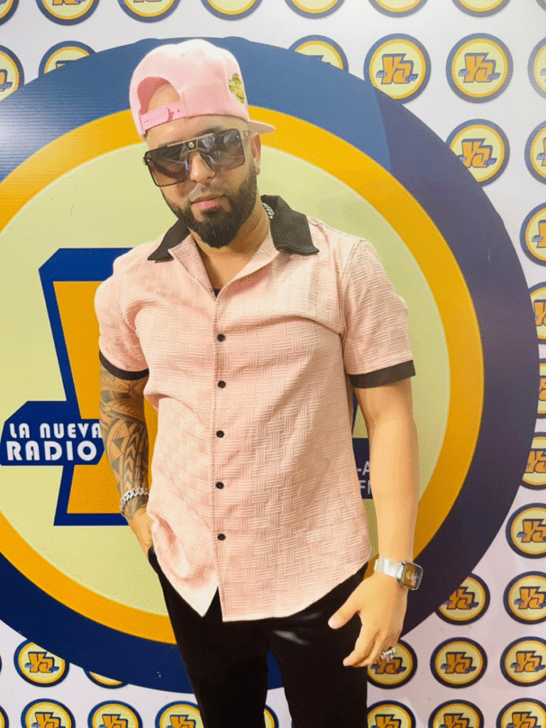Cantante puertorriqueño Xeiviel The X visita Tu Nueva Radio Ya para promocionar su incursión en la bachata