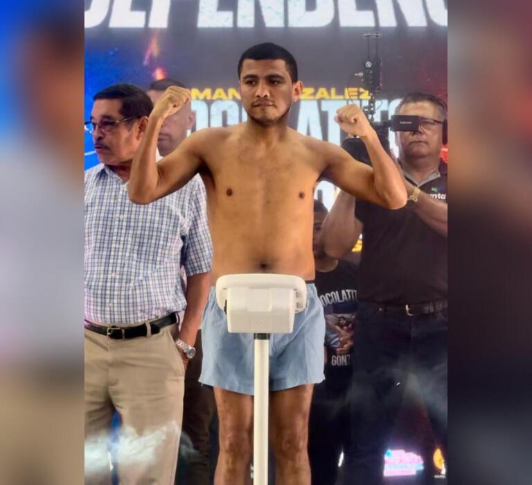 Román "Chocolatito" González marcó 115.8 libras
