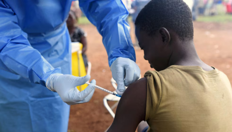 Brote de Ébola en el Congo: con casi 60 casos y 25 muertos, la OMS intensifica acciones por la alta letalidad en la zona