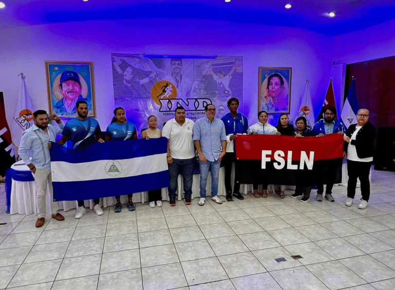 Selecciones pinoleras de surf, judo y voleibol de playa reciben pabellón nacional