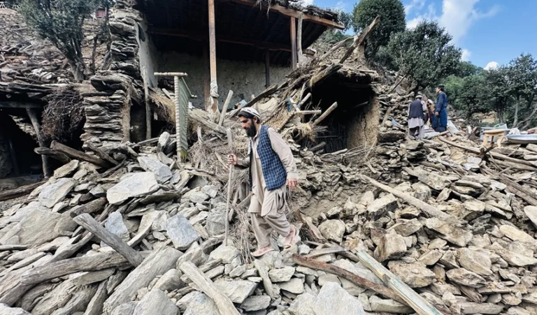 Tres nuevos terremotos en 24 horas aumentan el pánico en Afganistán
