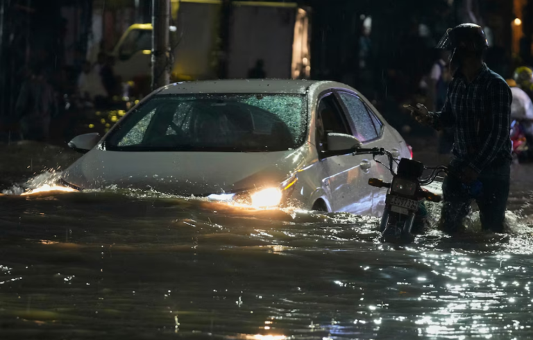 Más de 120.000 evacuados tras las inundaciones en el centro de Pakistán