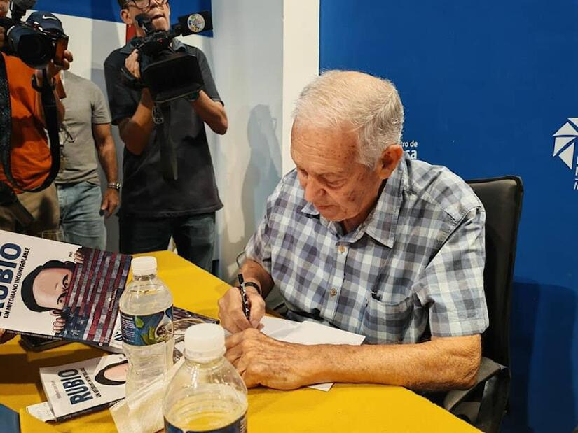 El libro es obra de Hedelberto López Blanch