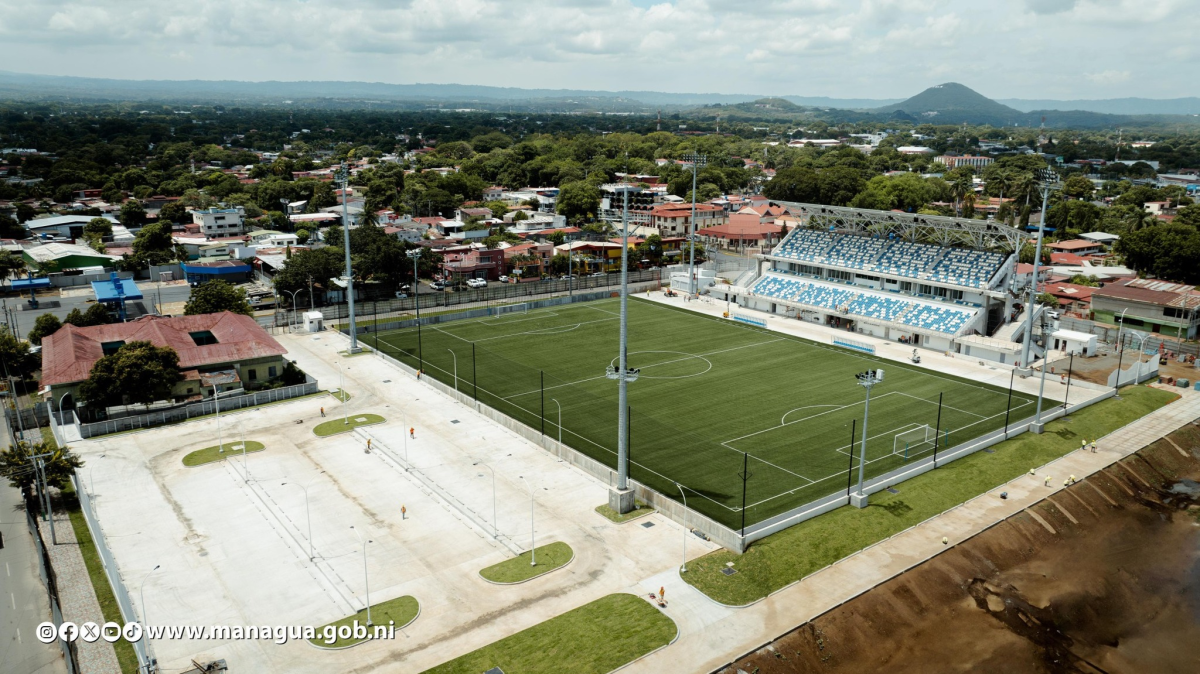 Estadio Miguel Buitrago cerca de su inauguración en Managua