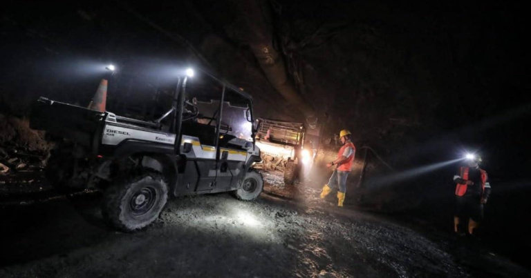 Tragedia en Colombia: 25 trabajadores incomunicados tras alud en una mina
