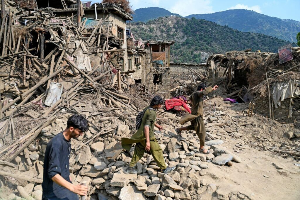 Terremoto en Afganistán deja más de 1,400 muertos y miles de heridos