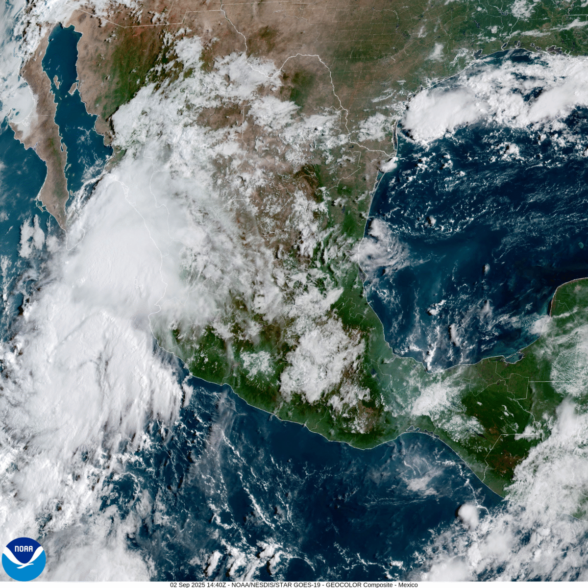 Tormenta tropical Lorena se intensifica frente a costas mexicanas generando fuertes lluvias y oleaje peligroso