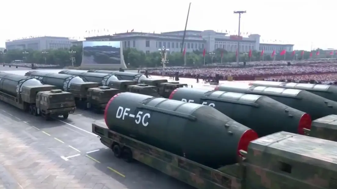 El DF-5C, la última variante del arma, que voló por primera vez en la década de 1970, fue presentado durante el desfile militar del 80º. aniversario del fin de la Segunda Guerra Mundial.