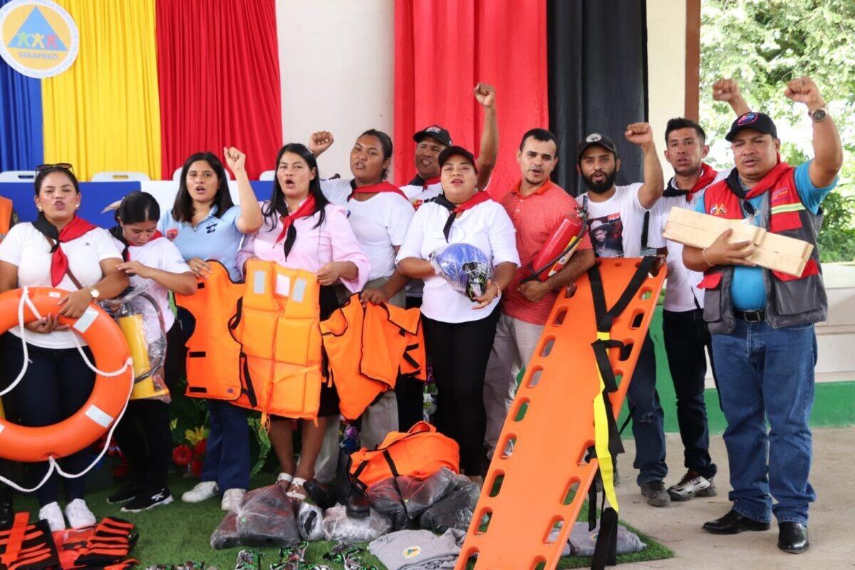 Gobierno entrega equipos a brigadas de respuesta en Nicaragua