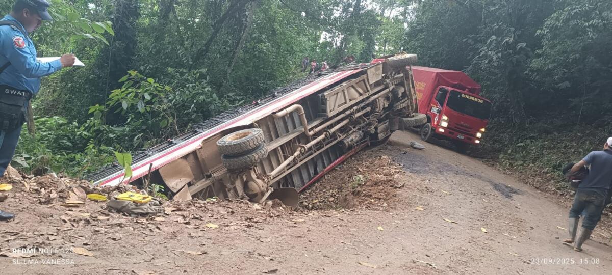 Bus se vuelca en Bonanza y deja tres heridos leves