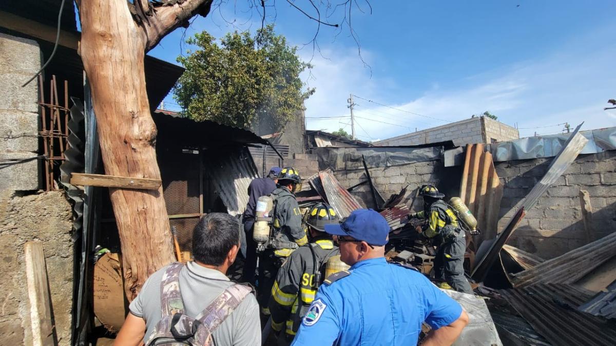 Incendio destruye vivienda en barrio Walter Ferreti