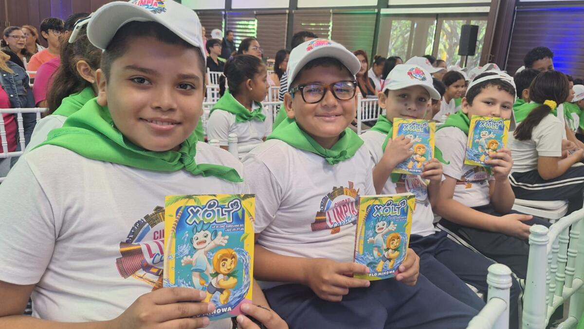 Alcaldía de Managua presenta manga japonesa educativa con mascotas Xolt y Santi para promover cuidado ambiental