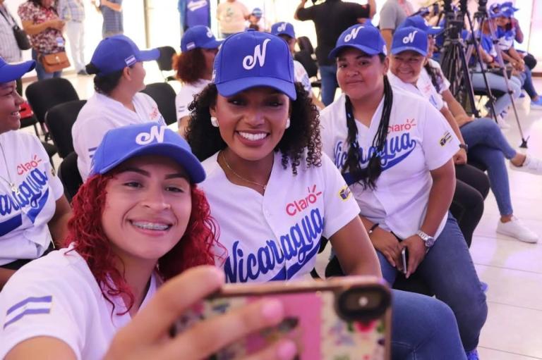 Selección de béisbol femenina fue abanderada para torneo Panamericano en Venezuela