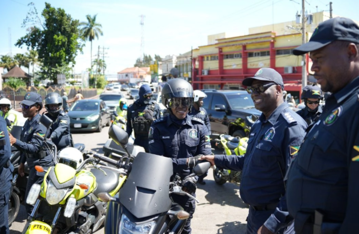 Jamaica enfrenta repunte de violencia tras dos tiroteos de pandillas que dejaron 6 muertos incluyendo menores de edad