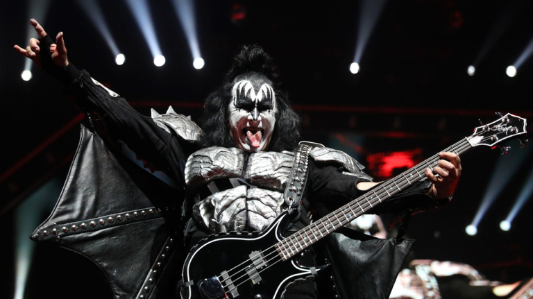 Hospitalizan a la leyenda de KISS, Gene Simmons, a sus 76 años
