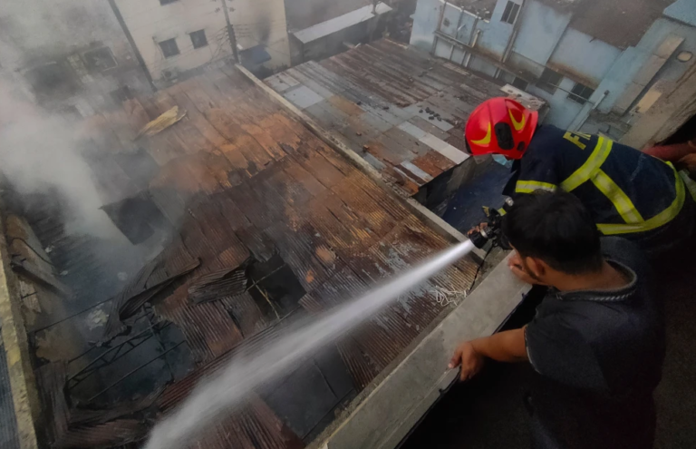 Fatal incendio en Bangladesh: 16 muertos tras una explosión en una fábrica textil