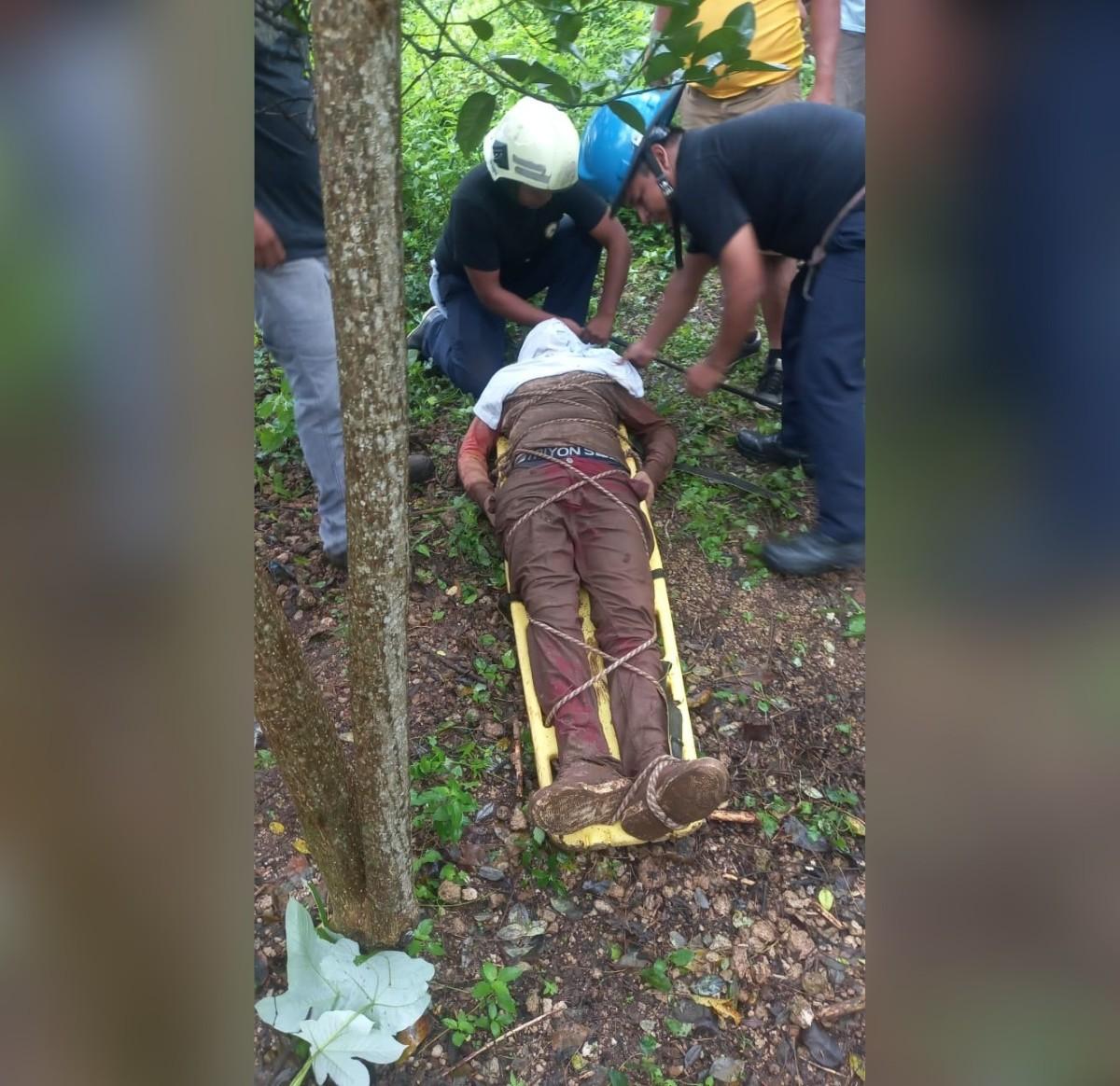 Rescate de joven caído en sumidero en Niquinohomo