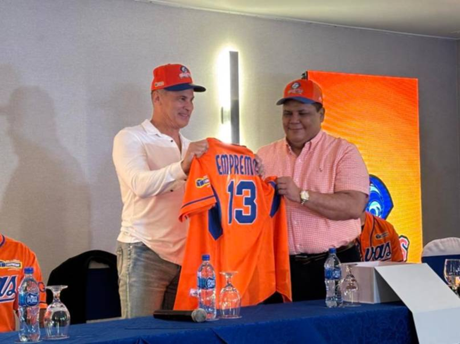 Omar Vizquel es el nuevo manager de Gigantes de Rivas (Foto: X / Franquicia Gigantes de Rivas)