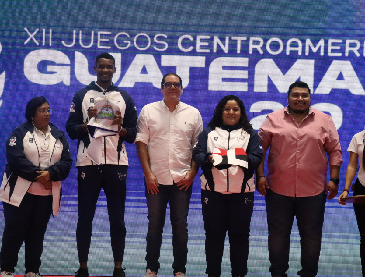 Izayana Marenco y Francisco Garth serán nuestros abanderados