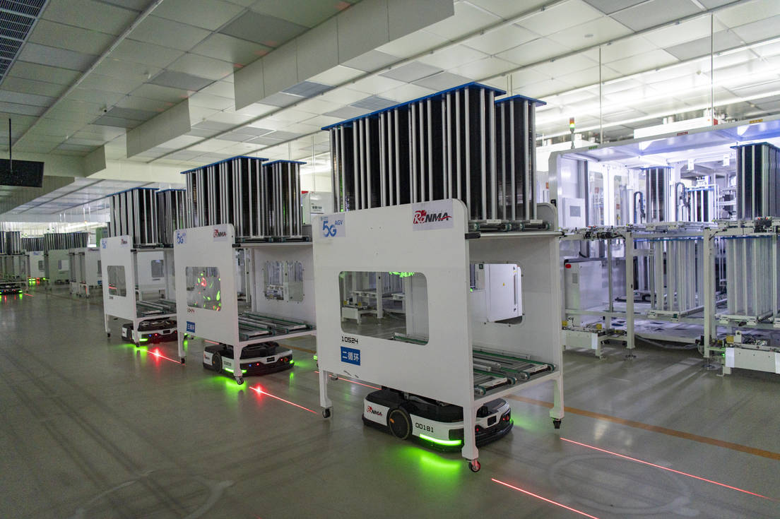 Vehículos guiados automáticos mueven componentes en la línea de producción de un taller inteligente en la ciudad china de Jinhua.xVCGx / Legion-Media