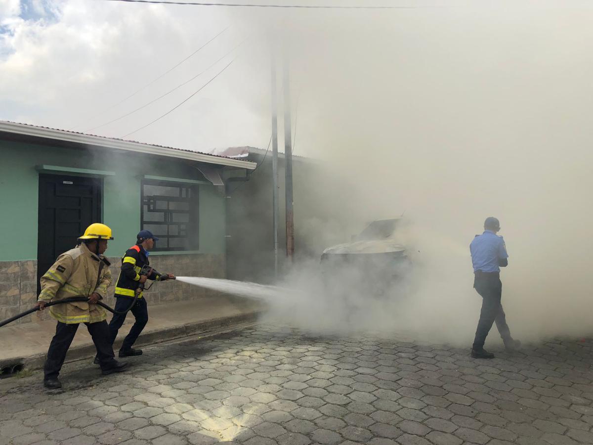 Incendio en camioneta Mitsubishi en Jinotega sin heridos