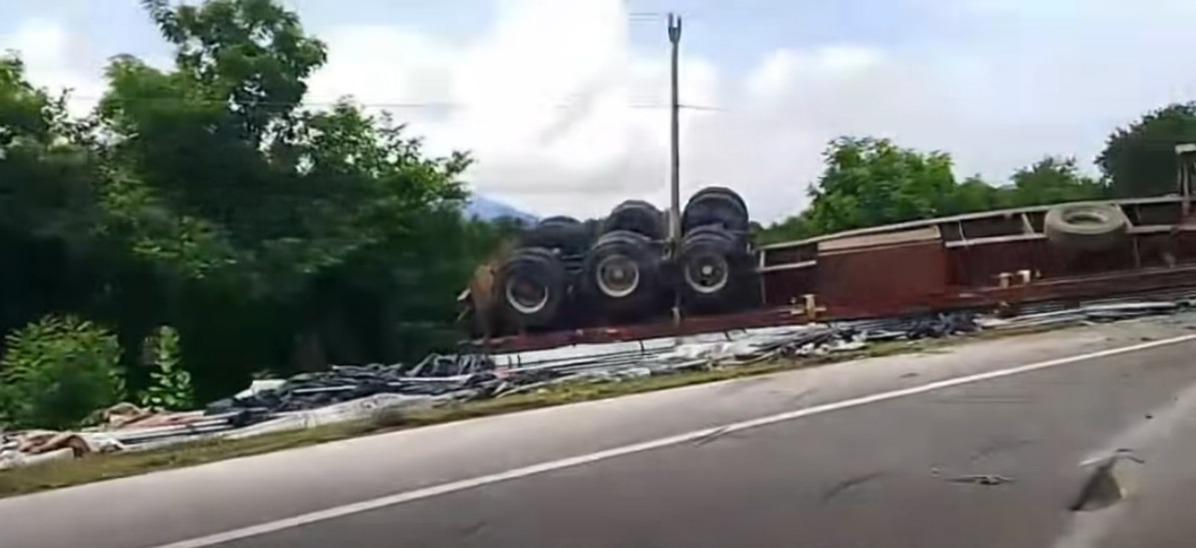 Accidente en Malpaisillo: vuelco de rastra en carretera