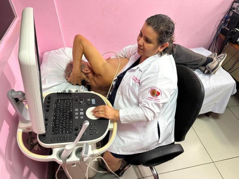 Jornada médica de ecocardiogramas para adultos mayores