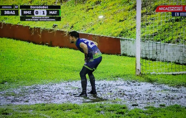 El fútbol nicaragüense se ahoga en el lodo: ¿Se juega o se sobrevive?