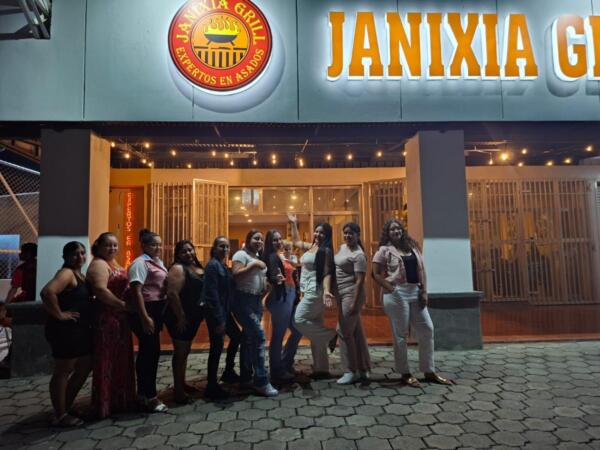 Janixia Grill celebra la apertura de su segunda sucursal, en Los Brasiles, entrada a Valle de Sandino