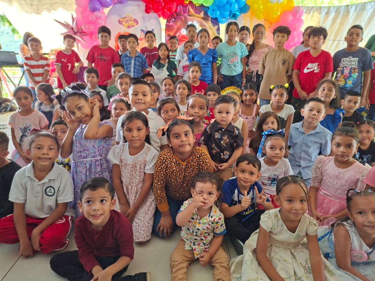 Gran fiesta de cumpleaños con Tu Nueva Radio Ya