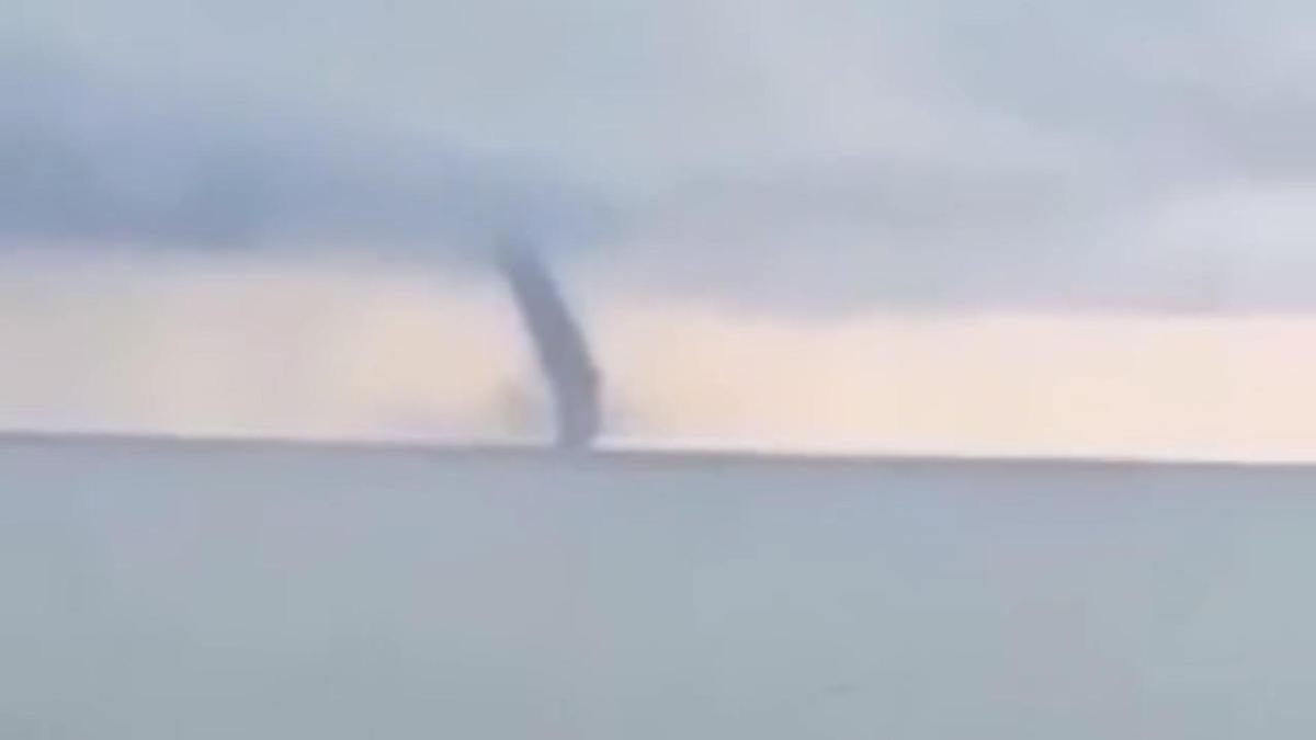 Tromba marina sorprende a Ometepe sobre el Lago Cocibolca