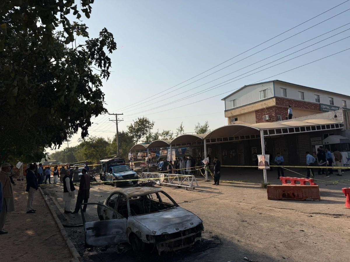 Atacante suicida siembra muerte y destrucción frente a tribunal de Islamabad dejando 12 fallecidos y decenas de heridos