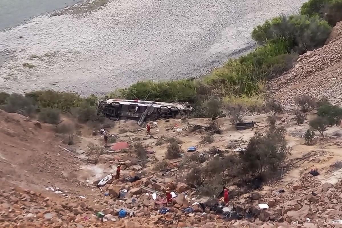 Bus Llamosas se precipita al vacío en carretera de Perú dejando 37 muertos tras colisión con camioneta