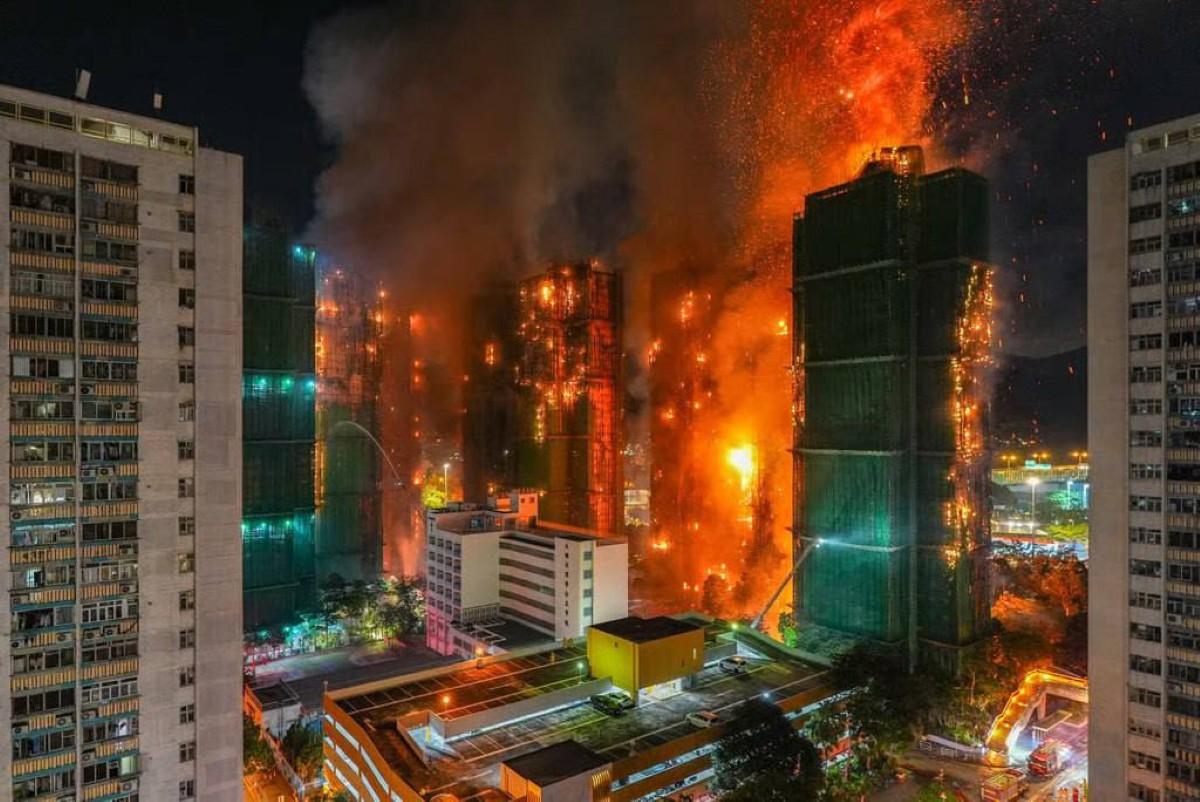 Infierno en Hong Kong deja ya 146 muertos y cientos de desaparecidos entre los escombros
