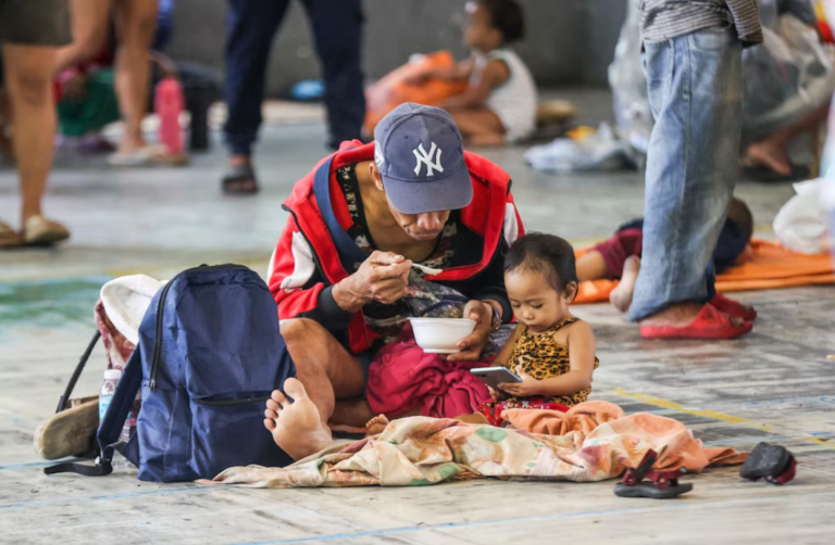 Ascienden a 27 los muertos por el paso del supertifón ‘Fung Wong’ por Filipinas