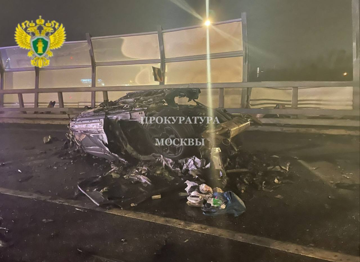 ragedia en Moscú: auto de lujo termina envuelto en llamas con magnate cripto y amigo adentro