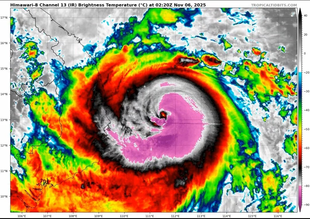 Al acercarse a Vietnam, Kalmaegi se intensificó, alcanzando la categoría 4 (210 km/h)