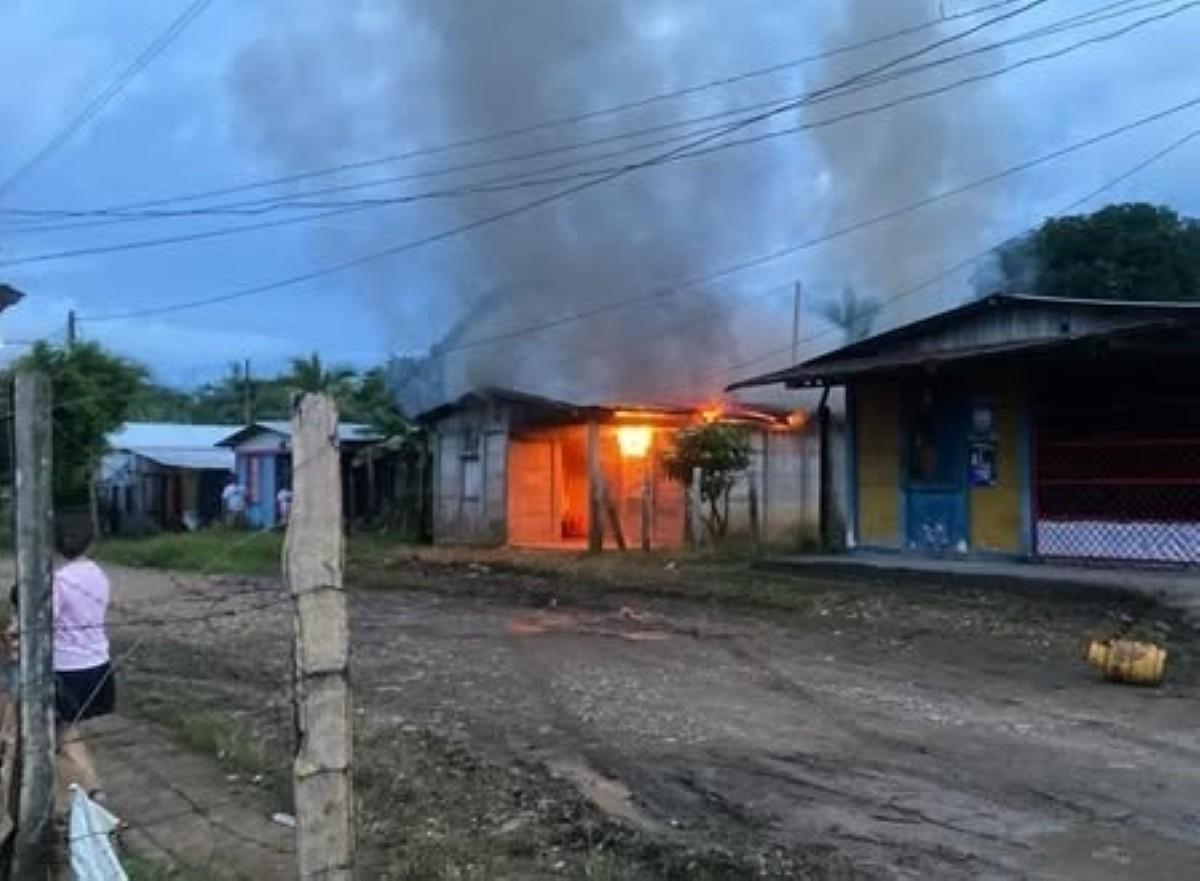 Arrestan a hombre por incendiar casa de su pareja en El Rama