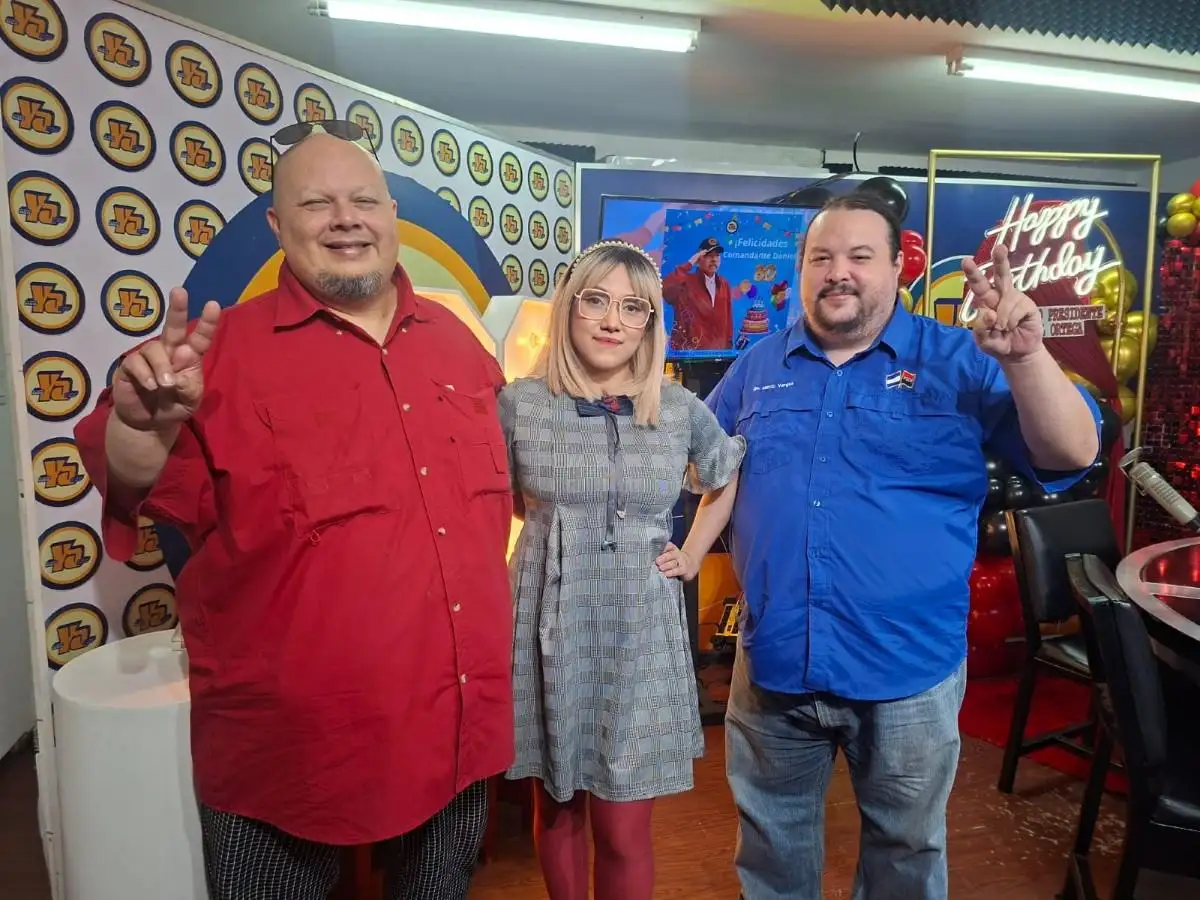 Los hermanos Marcio y Carlos Vargas y Samantha Carrion