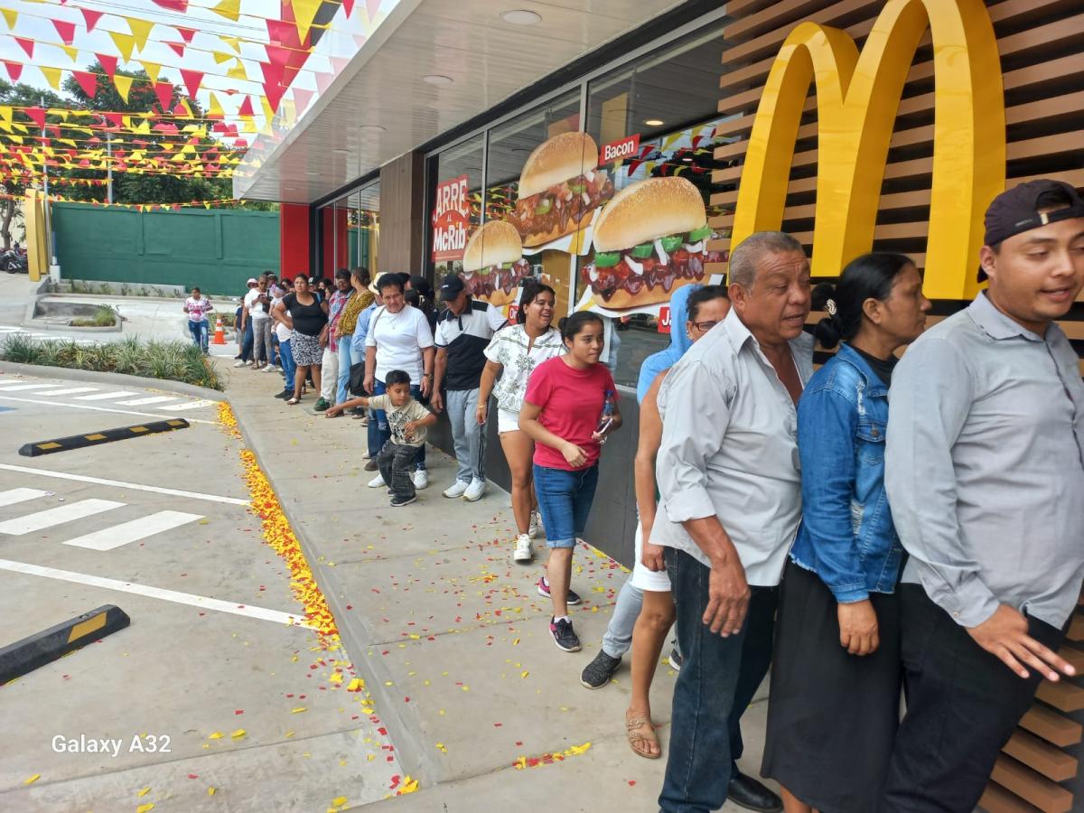 El Big Mac ahora tiene casa nueva: McDonald's abre innovador local en carretera sur con 80 nuevos empleos