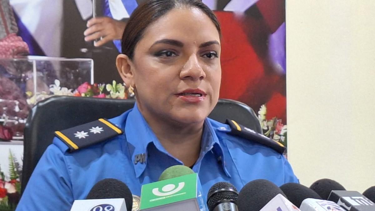 La Comisionada Karen Obando