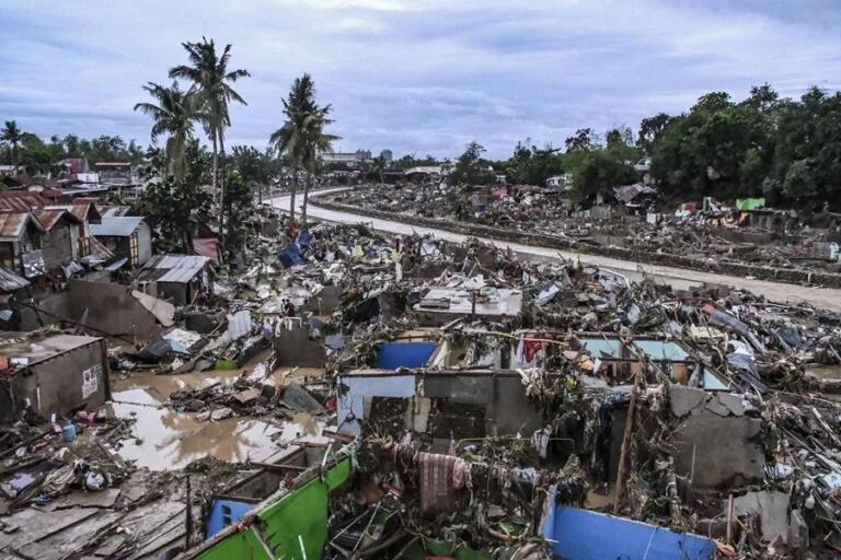 Tifón Kalmaegi deja al menos 52 muertos en Filipinas y sigue su camino hacia Vietnam