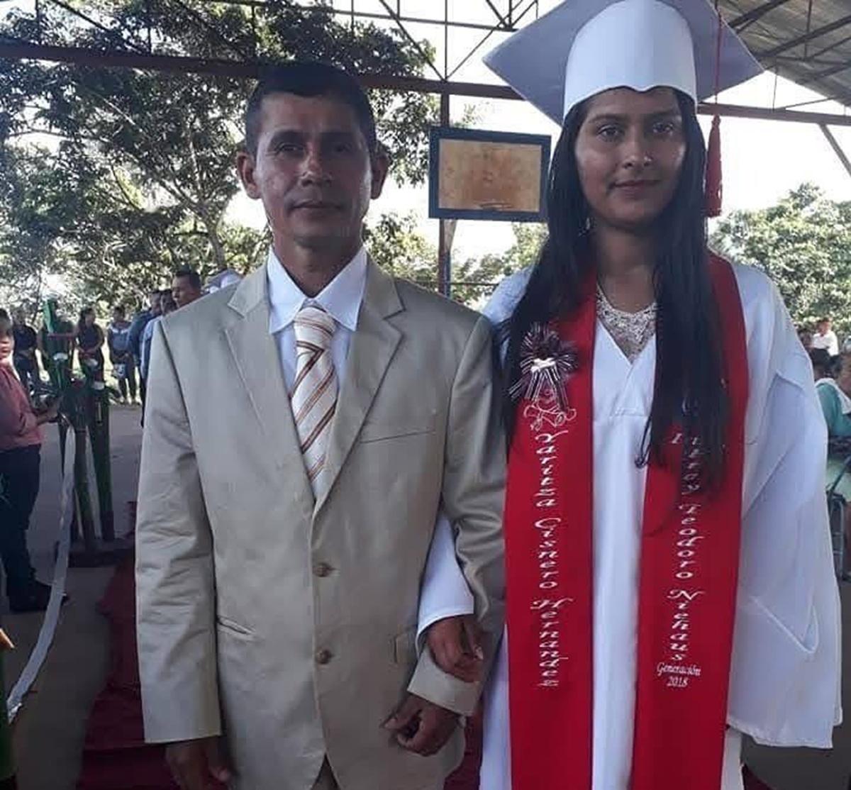 Yaritza Cisneros Hernández junto a su padre Misael Cisneros Ríos