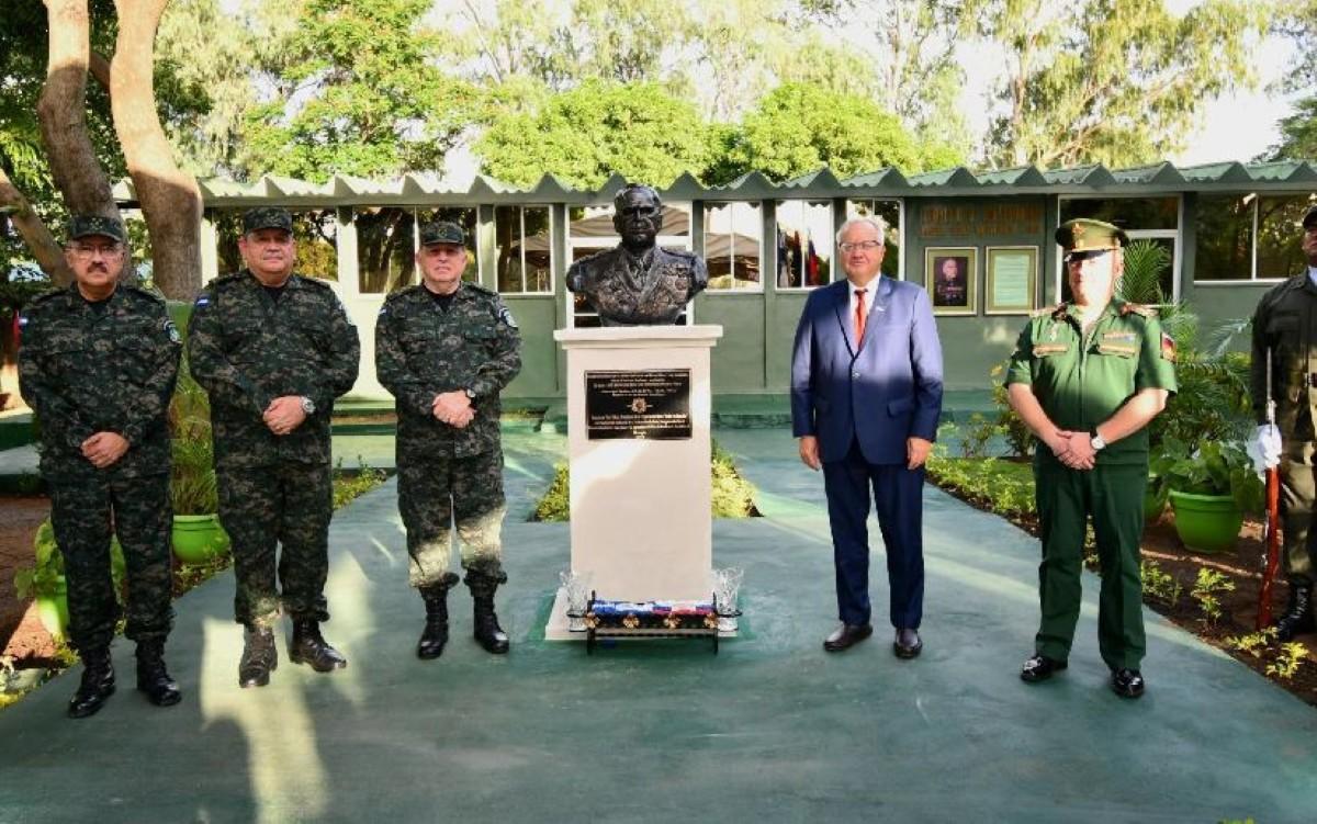 Ejército de Nicaragua honra al Mariscal Zhúkov