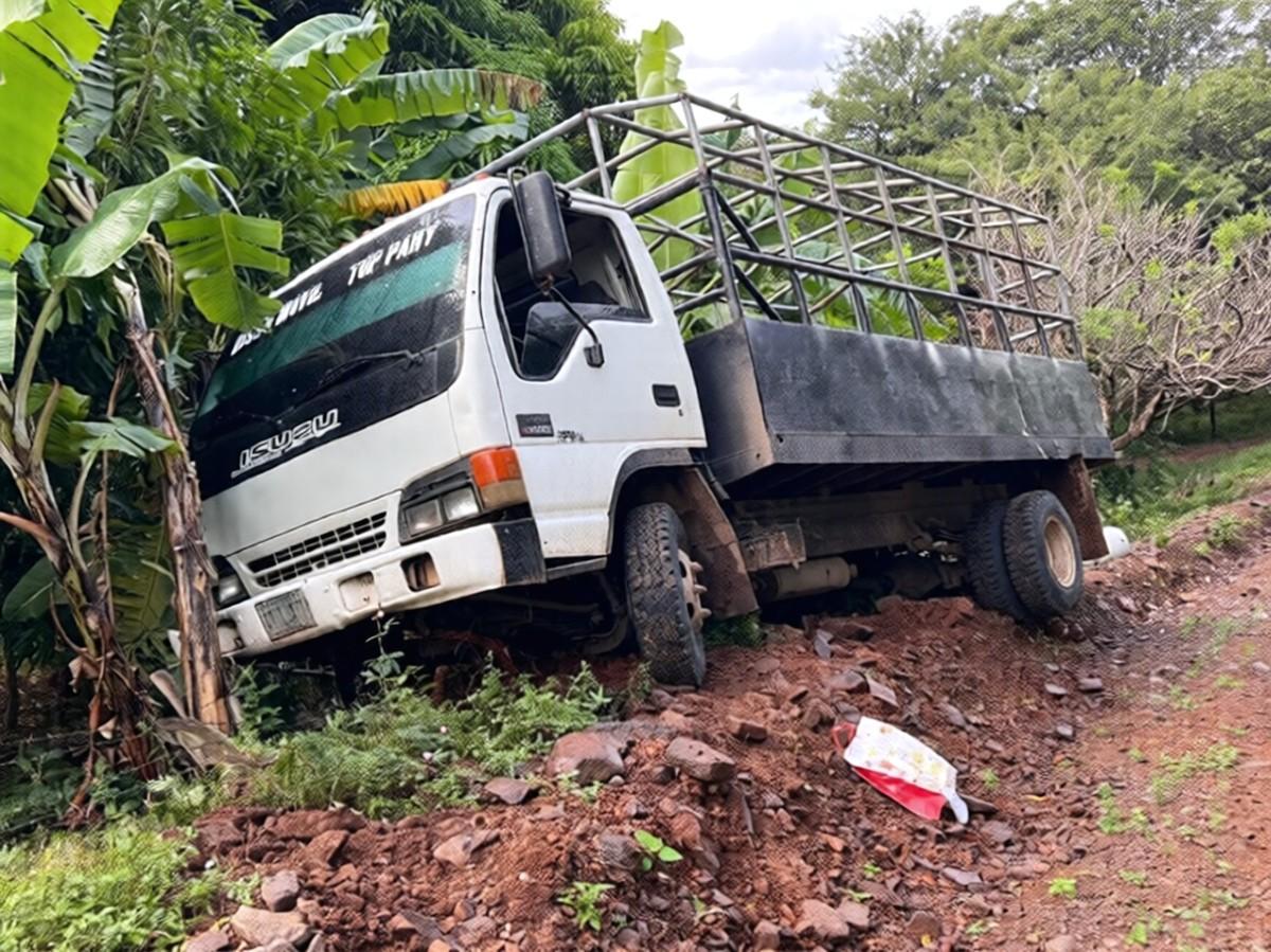 Camión pierde control y causa apagón en Juigalpa