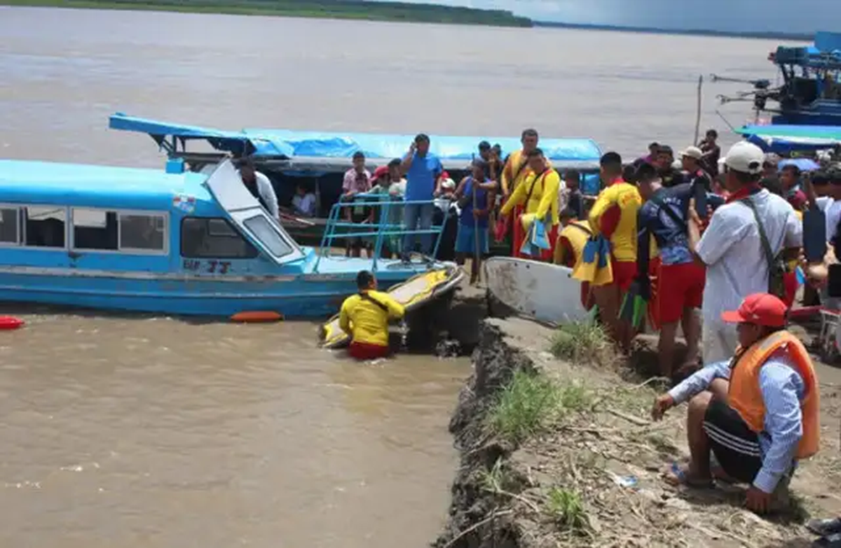 Buscan sobrevivientes entre docentes y menores desaparecidos en el Río Ucayali