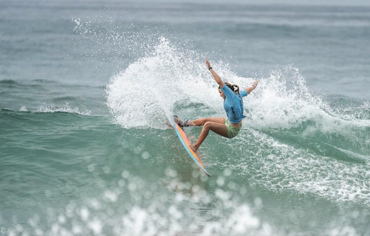 Candelaria Resano brilla en la final del Haleiwa Open